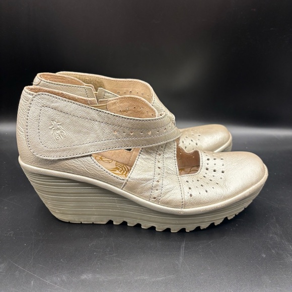 Fly London Shoes - Fly London Womens Shoes Wedge Platinum Silver Metallics
Strap Thick Sole 10.5 41